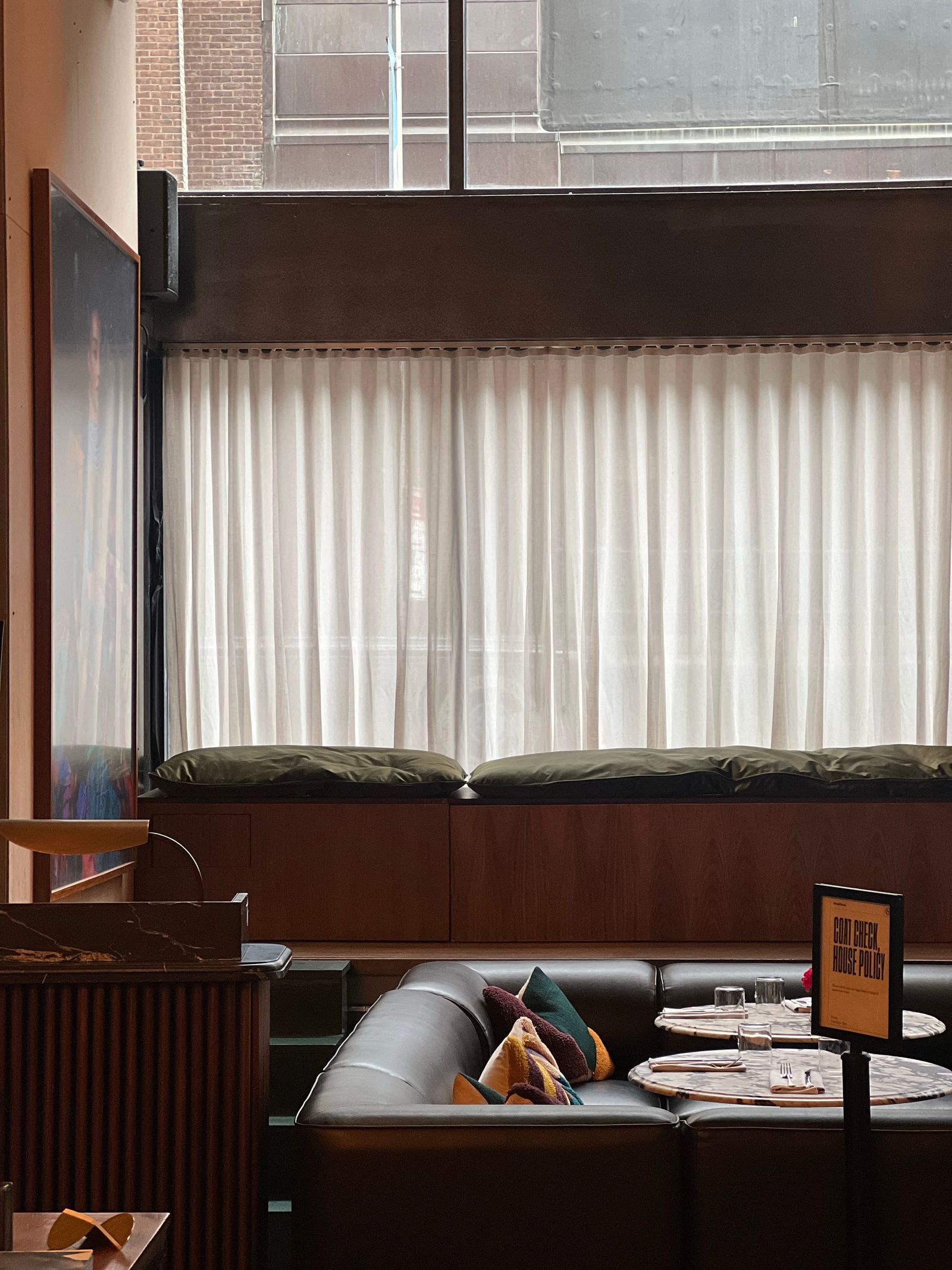 Sofa băng trong quán cà phê